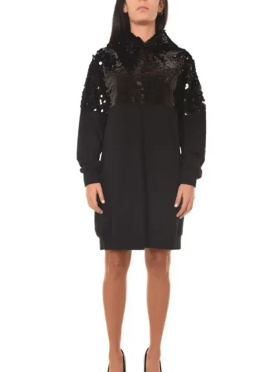 Moteriska suknele su gobtuvu jijil