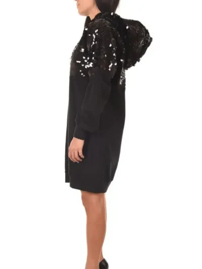 Moteriska suknele su gobtuvu jijil is sono