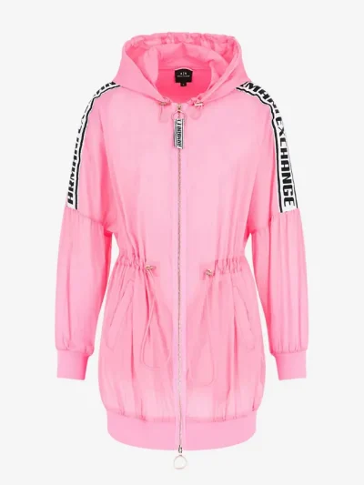 Moteriska striuke su gobtuvu is itin lengvo nailono