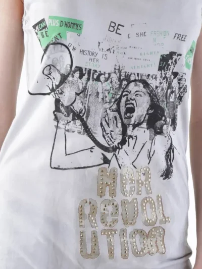 sexy women moteriska pilka maikute be rankoviu is priekio