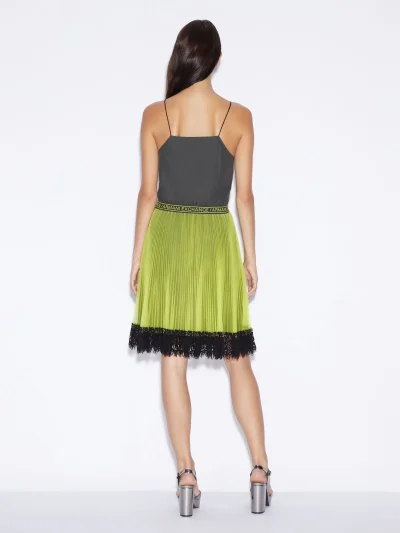 Armani Exchange Moteriska pilka suknele su klostuotu kontrastingos spalvos sijonu is nugaros