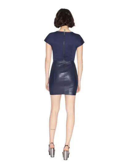 Moteriska suknele is eko odos Armani Exchange is nugaros