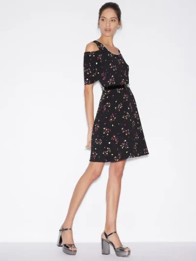 Moteriska Marga suknele Armani Exchange is sono