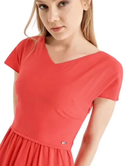 Moteriska Raudona suknele Armani Exchange is priekio