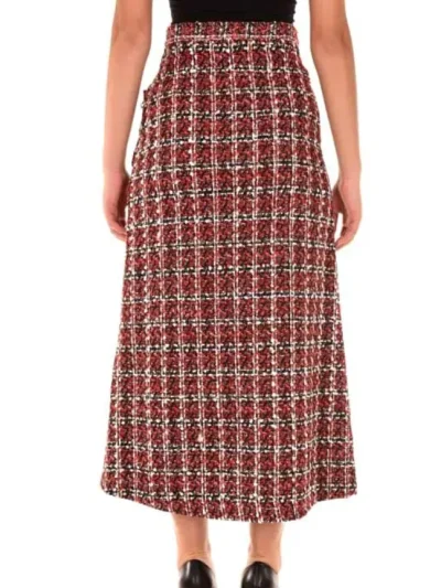 Raudonas ilgas sijonas Gaelle Paris is nugaros