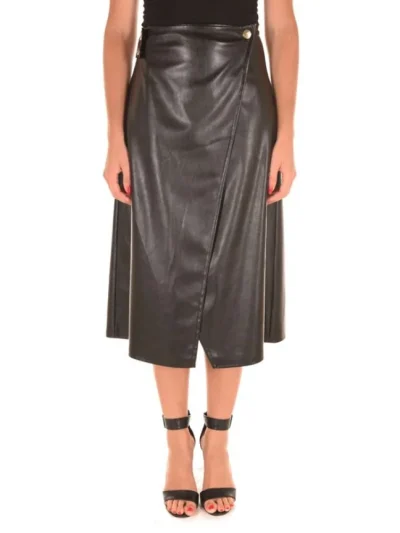 Moteriskas sijonas juodas dirbtine oda Pinko Micio is priekio